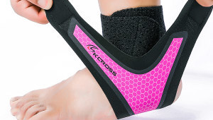 足球脚踝护具轻薄吗