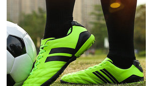 初中生女生适合买足球鞋吗