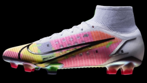 能转弯两次的足球鞋究竟是哪款，快来一探究竟！