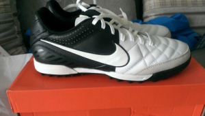 足球鞋真皮材质踢着舒服吗？体验揭秘与真相探寻