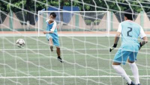 衣服碰到足球算进球吗？此争议规则背后的真相大揭秘