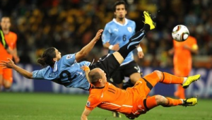 现在足球还能铲球吗？规则演变下的足球铲球之思