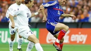 足球对膝盖有伤害,还该不该继续踢?