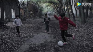 小区里小孩踢足球是否合法，你知道答案吗？