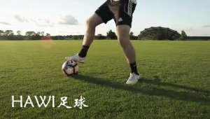 足球脚踩球时对方能否抢球？规则与实战情况解析