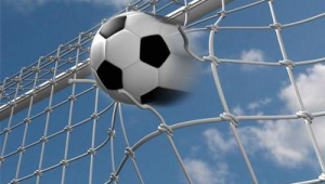 真有足球冲破球网吗？超乎想象的足球力量极限探索