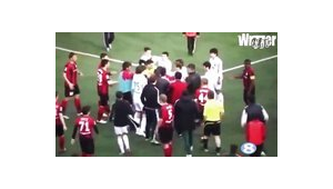 足球组合队打架算犯规吗