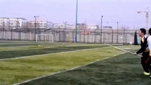 足球场上：无对抗能力可行吗？