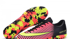 女士灰色足球鞋推荐，助你在绿茵场绽放光彩