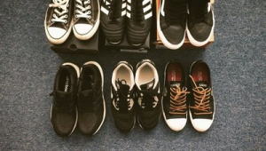 不穿足球鞋能否踢足球?探究别样足球体验背后的答案