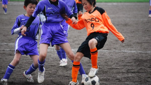 足球比赛有身高限制吗?探究足球赛场与球员身高的关系