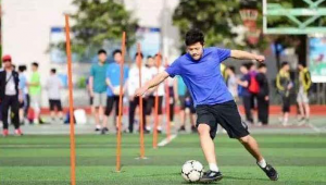 足球绕杆过程中到底可不可以碰杆,其中规则你了解多少?