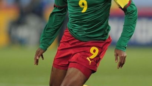 足球球员40岁面临生涯抉择,是否就此退役引关注