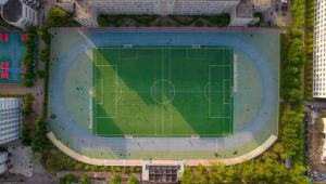 沈阳大学足球场人多吗？是热闹非凡还是略显冷清？