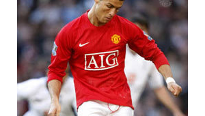 天下足球C罗回曼联：那些令人热血沸腾的精彩瞬间全记录