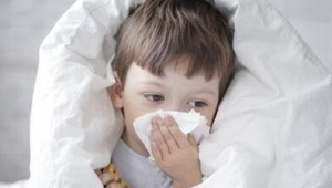 孩子感冒咳嗽时能否踢足球?这些要点需知晓