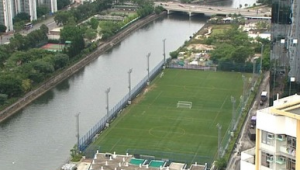 源头公园是否设有足球场？带你一探究竟