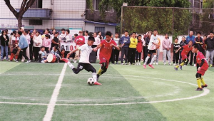 13岁女生学足球晚不晚 开启足球梦想正当时