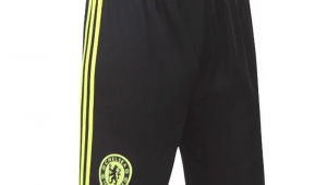 足球服裤子紧吗？体验足球运动着装的真实感受