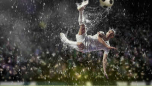 下雨天能否踢足球比赛？诸多因素影响下的答案探讨