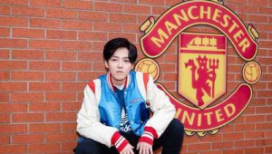 去见足球明星,其家境是否富有成谜