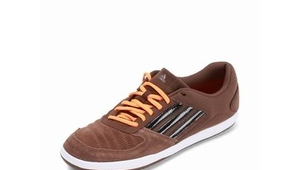 阿迪达斯足球鞋棕色好看吗？颜值究竟能否打动你？