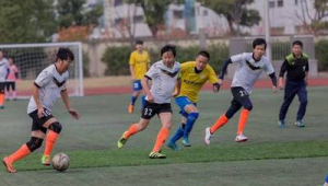 足球客队位置探秘：客队是在右边吗