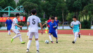 初中不读踢足球能否成功？探索别样逐梦路