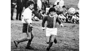 女生踢足球动作奇怪吗？探究背后的多样与独特