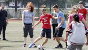 德国女生参与足球训练情况：学生练足球吗？女生多不多？