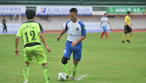 足球比赛上脱鞋是否犯规？规则解读与赛场实例分析