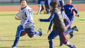 足球游戏初中生能玩吗？探究适合初中生的足球游戏玩法与益处