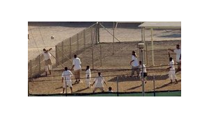 用囚犯踢足球犯法吗