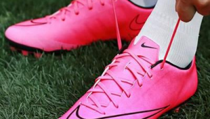 脚型小的福音:这些足球鞋款式让你畅享舒适踢球体验