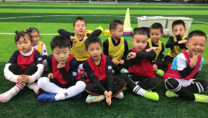 布吉女孩足球训练班吗