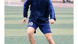 专科可以踢足球吗女生