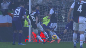 足球禁区内手球要给牌吗