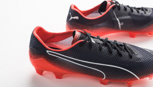 彪马最早足球鞋诞生年份揭秘，探寻其背后的足球鞋发展历程