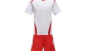 女生足球球衣红色好看吗?展现别样魅力与热情