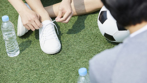 踢足球穿钉鞋坏处大吗？深度剖析穿钉鞋潜在风险与影响