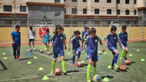 专科女生能否踢足球