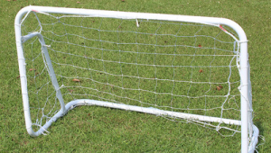 足球磕到门框有事吗？关乎健康，这些要点需留意