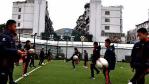 镇海人爱中学是否有足球