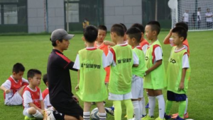 休学去练足球是否合适？多方因素权衡下的艰难抉择