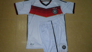 求购足球服是真的吗