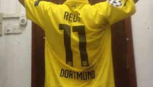 足球球鞋可以买泰版吗