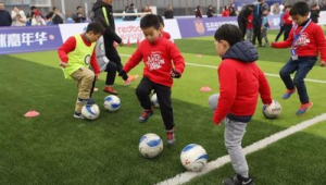 哪款足球颠球更好看？各有千秋，你更钟情于谁的灵动表现？