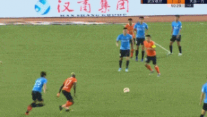 被足球大力击中会有多痛？体验那瞬间的冲击与痛感