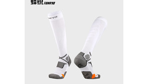 穿足球袜能跑步吗？探究其在跑步场景中的可行性与影响