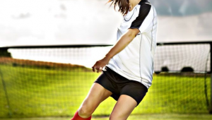 踢足球对女性生育有影响吗